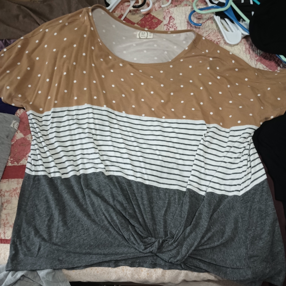 24/7 Stripe Blocked Knot Hem Tee